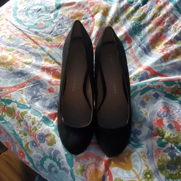 Heels - Picture 2 of 3